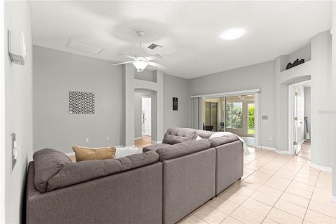 House in The Villages, Florida 3 bedrooms, 171.96 sq.m. № 1810654 - photo 18