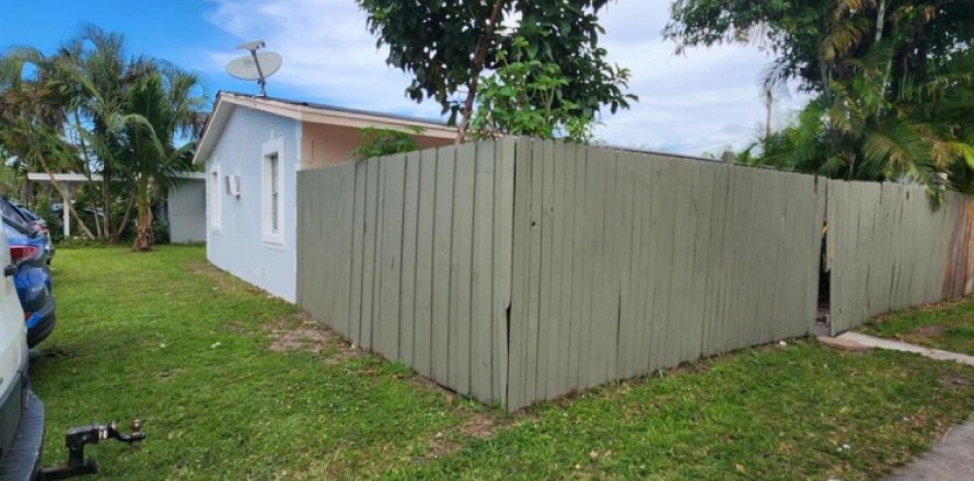 Propiedad comercial en Lake Worth, Florida 2 dormitorios, 78.04 m2 № 1231346