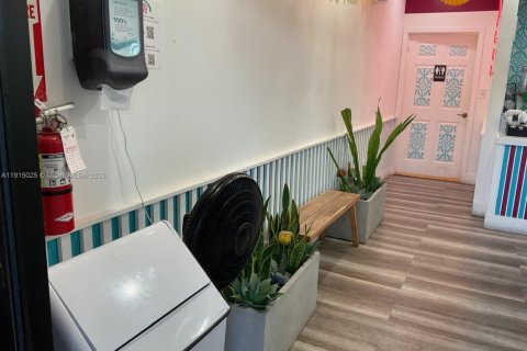 Propiedad comercial en venta en Pembroke Pines, Florida № 2054858 - foto 4