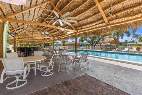 Condominio en venta en Boynton Beach, Florida, 2 dormitorios, 102.56 m2 № 785866 - foto 1