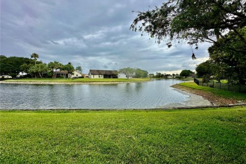 House in Boca Raton, Florida 3 bedrooms, 150.97 sq.m. № 1726068 - photo 10