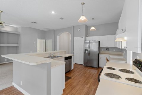 House in Brooksville, Florida 3 bedrooms, 194.35 sq.m. № 2395823 - photo 24