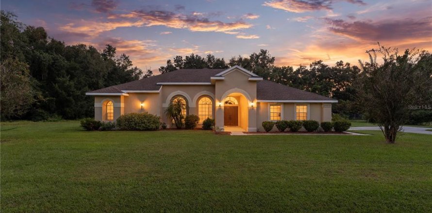 House in Brooksville, Florida 3 bedrooms, 194.35 sq.m. № 2395823