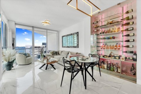 Кондоминиум с 1 спальней в Майами, Флорида № 2011976