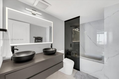 Купить кондоминиум в Майами, Флорида 1 спальня, 76.92м2, № 2011976 - фото 16