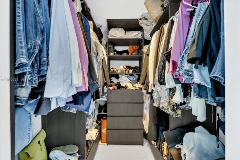 Купить кондоминиум в Майами, Флорида 1 спальня, 76.92м2, № 2011976 - фото 17