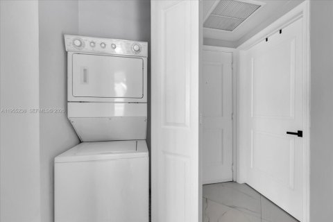 Купить кондоминиум в Майами, Флорида 1 спальня, 76.92м2, № 2011976 - фото 19