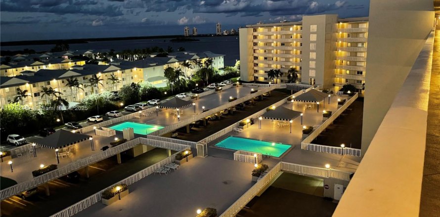 Condominio en Lake Park, Florida, 2 dormitorios № 1699016