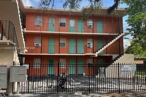 Appartement à louer à Miami, Floride: 2 chambres, 912.76 m2 № 1979119 - photo 1