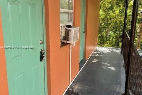 Appartement à louer à Miami, Floride: 2 chambres, 912.76 m2 № 1979119 - photo 2