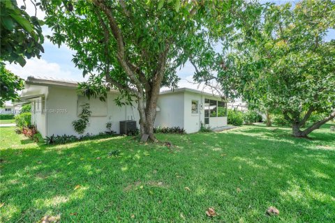 House in Tamarac, Florida 2 bedrooms, 106.37 sq.m. № 1834299 - photo 11