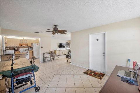 House in Tamarac, Florida 2 bedrooms, 106.37 sq.m. № 1834299 - photo 6