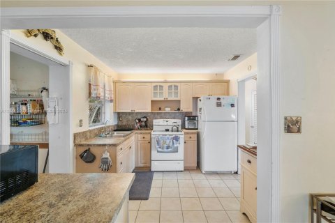 House in Tamarac, Florida 2 bedrooms, 106.37 sq.m. № 1834299 - photo 7