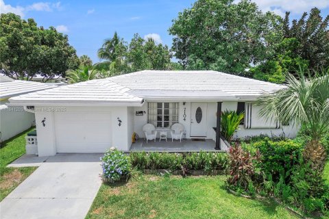 House in Tamarac, Florida 2 bedrooms, 106.37 sq.m. № 1834299 - photo 1