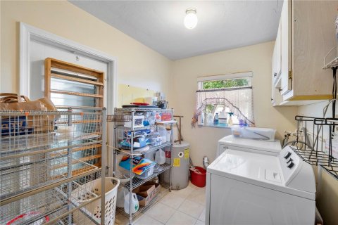 House in Tamarac, Florida 2 bedrooms, 106.37 sq.m. № 1834299 - photo 9