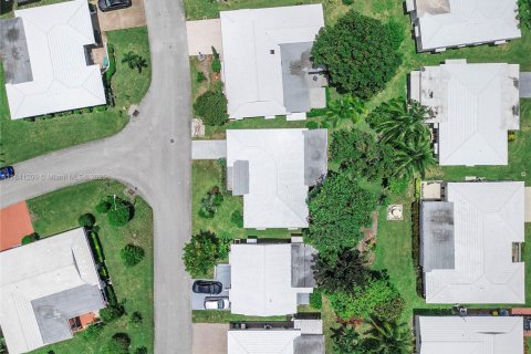 House in Tamarac, Florida 2 bedrooms, 106.37 sq.m. № 1834299 - photo 13