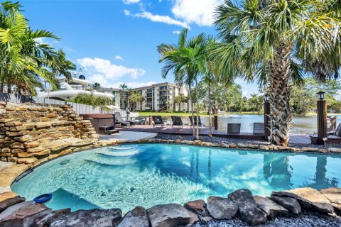 Купить виллу или дом в Форт-Лодердейл, Флорида 4 спальни, 293.39м2, № 1963791 - фото 1
