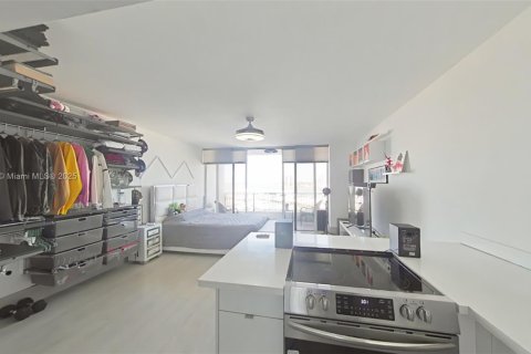 Copropriété à vendre à Miami, Floride: 35.3 m2 № 1934406 - photo 2