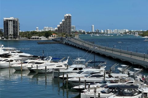 Copropriété à vendre à Miami, Floride: 35.3 m2 № 1934406 - photo 12