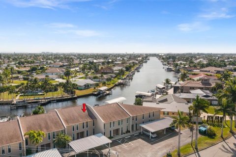 Condominio en Cape Coral, Florida, 2 dormitorios  № 2345673