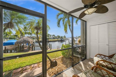 Condominio en venta en Cape Coral, Florida, 2 dormitorios, 94.3 m2 № 2345673 - foto 11