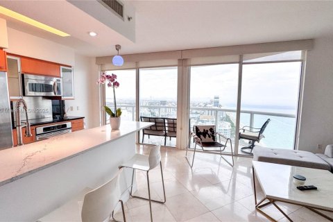 Condominio en alquiler en Miami Beach, Florida, 1 dormitorio, 106.93 m2 № 1921648 - foto 20