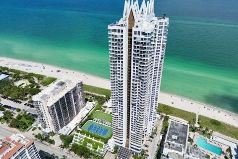 Condominio en alquiler en Miami Beach, Florida, 1 dormitorio, 106.93 m2 № 1921648 - foto 1