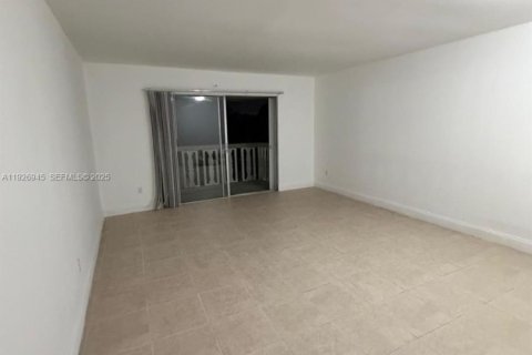 Снять в аренду кондоминиум в Майами, Флорида 1 спальня, 68.75м2, № 1985821 - фото 2