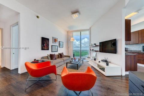 Condominio en venta en Sunny Isles Beach, Florida, 2 dormitorios, 135.92 m2 № 1924779 - foto 4