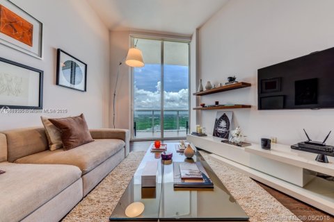 Condominio en venta en Sunny Isles Beach, Florida, 2 dormitorios, 135.92 m2 № 1924779 - foto 2