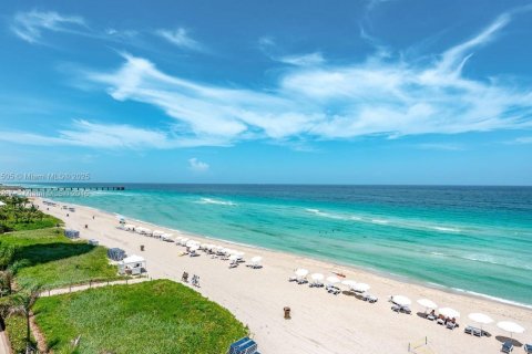 Condominio en venta en Sunny Isles Beach, Florida, 2 dormitorios, 135.92 m2 № 1924779 - foto 29