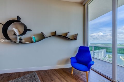 Condominio en venta en Sunny Isles Beach, Florida, 2 dormitorios, 135.92 m2 № 1924779 - foto 18