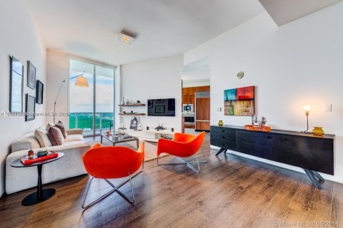 Condominio en venta en Sunny Isles Beach, Florida, 2 dormitorios, 135.92 m2 № 1924779 - foto 1