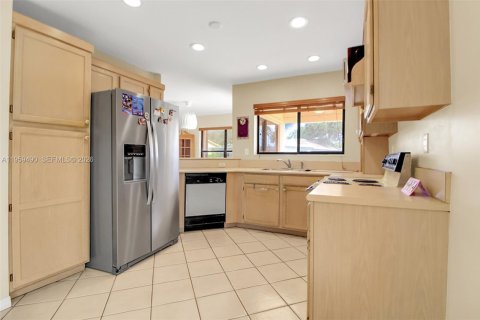 Купить виллу или дом в Пемброк-Пайнс, Флорида 3 спальни, 161.56м2, № 2027189 - фото 10