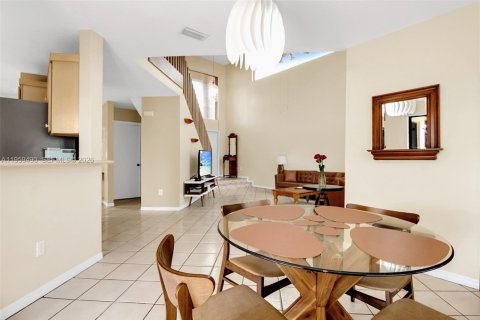 Купить виллу или дом в Пемброк-Пайнс, Флорида 3 спальни, 161.56м2, № 2027189 - фото 9