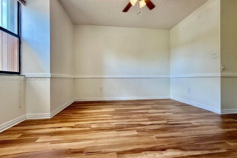 Купить виллу или дом в Пемброк-Пайнс, Флорида 3 спальни, 161.56м2, № 2027189 - фото 27