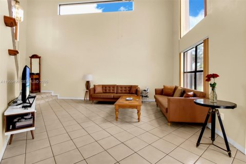 Купить виллу или дом в Пемброк-Пайнс, Флорида 3 спальни, 161.56м2, № 2027189 - фото 4