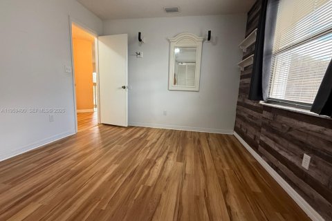 Купить виллу или дом в Пемброк-Пайнс, Флорида 3 спальни, 161.56м2, № 2027189 - фото 24