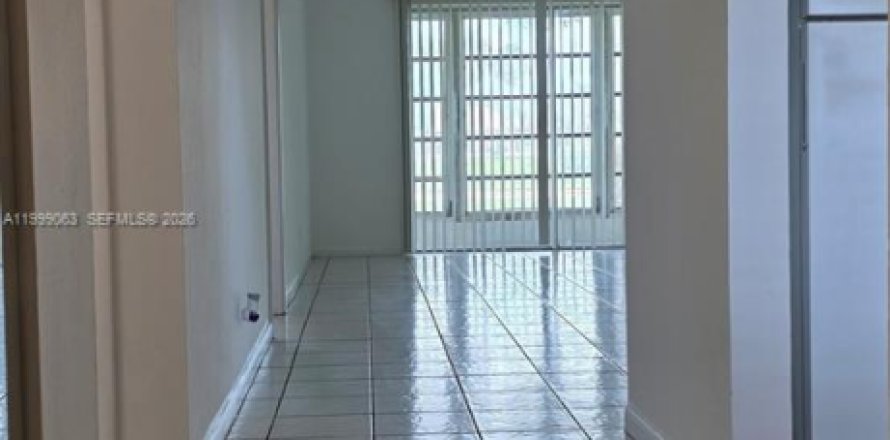 Condo in Margate, Florida, 2 bedrooms  № 2067438