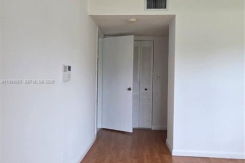 Condo in Margate, Florida, 2 bedrooms  № 2067438 - photo 10