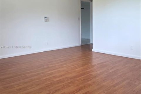 Condo in Margate, Florida, 2 bedrooms  № 2067438 - photo 9