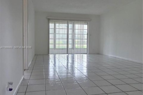 Condo in Margate, Florida, 2 bedrooms  № 2067438 - photo 7