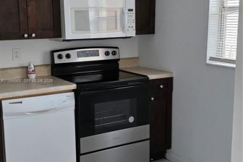 Condo in Margate, Florida, 2 bedrooms  № 2067438 - photo 3