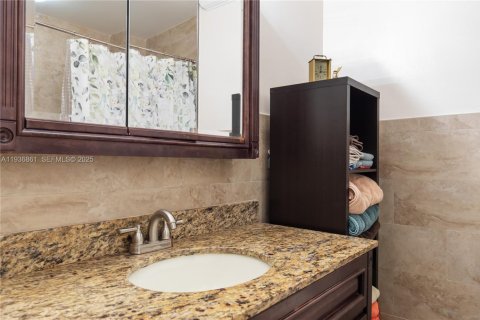 Condominio en venta en Miami, Florida, 3 dormitorios, 137.31 m2 № 1994752 - foto 27