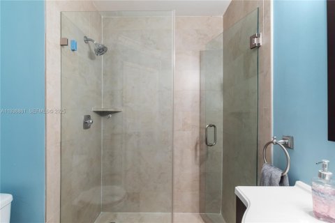 Condominio en venta en Miami, Florida, 3 dormitorios, 137.31 m2 № 1994752 - foto 23