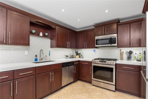 Condominio en venta en Miami, Florida, 3 dormitorios, 137.31 m2 № 1994752 - foto 13