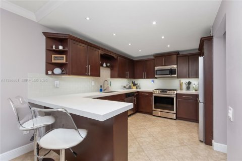 Condominio en venta en Miami, Florida, 3 dormitorios, 137.31 m2 № 1994752 - foto 12