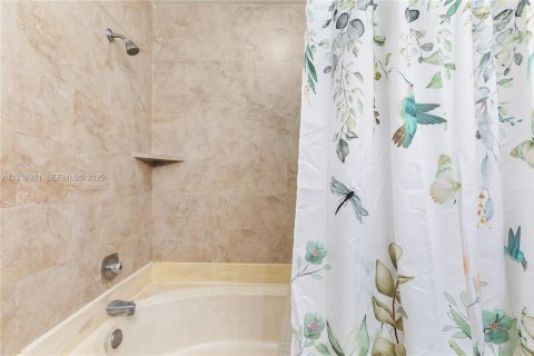 Condominio en venta en Miami, Florida, 3 dormitorios, 137.31 m2 № 1994752 - foto 28