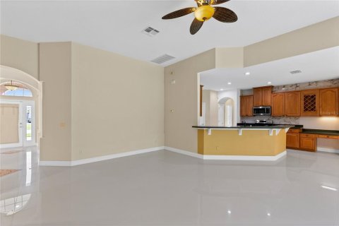 House in Orlando, Florida 4 bedrooms, 253.62 sq.m. № 2203560 - photo 7