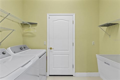 House in Orlando, Florida 4 bedrooms, 253.62 sq.m. № 2203560 - photo 22